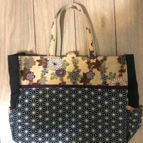 Japanese Style Floral Pattern Tote Bag - Picture 2 of 10